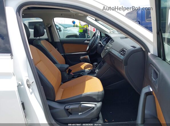 3VV3B7AX5KM155236 2019 VOLKSWAGEN TIGUAN Белый Вид салона спереди