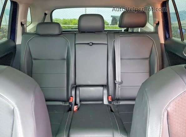3VV3B7AX5MM082582 2021 VOLKSWAGEN TIGUAN Blue Rear seats view
