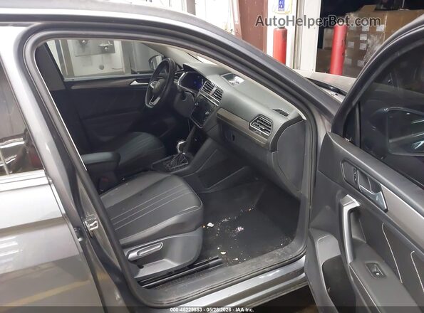 3VV3B7AX5PM062434 2023 VOLKSWAGEN TIGUAN Gray Вид салону спереду