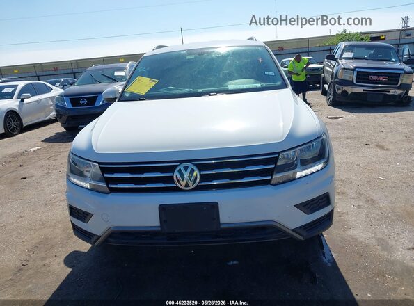 3VV3B7AX6JM126312 2018 VOLKSWAGEN TIGUAN White Rear interior view