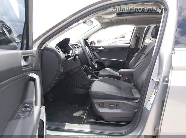 3VV3B7AX6KM193655 2019 VOLKSWAGEN TIGUAN Silver Front interior view