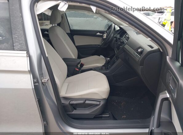 3VV3B7AX6LM082931 2020 VOLKSWAGEN TIGUAN Gray Widok wnętrza z przodu