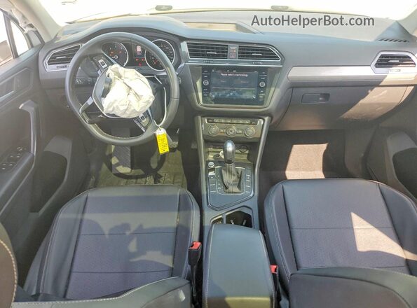 3VV3B7AX7MM047526 2021 VOLKSWAGEN TIGUAN White Dashboard view
