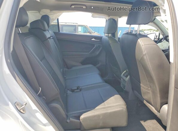 3VV3B7AX7MM047526 2021 VOLKSWAGEN TIGUAN White Rear interior view
