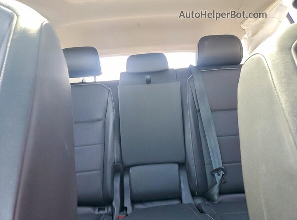 3VV3B7AX7MM047526 2021 VOLKSWAGEN TIGUAN White Rear seats view