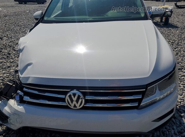 3VV3B7AX7MM047526 2021 VOLKSWAGEN TIGUAN White Engine compartment view