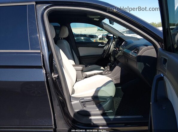 3VV3B7AX8LM152607 2020 VOLKSWAGEN TIGUAN Black Front interior view