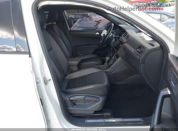 3VV3B7AX8MM123643 2021 VOLKSWAGEN TIGUAN White Вид салону спереду
