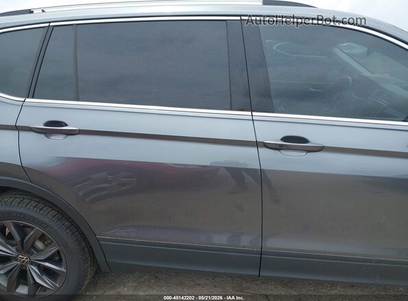 3VV3B7AX8NM127046 2022 VOLKSWAGEN TIGUAN Серый Вид задней части салона