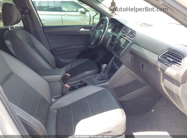 3VV3B7AXXMM047035 2021 VOLKSWAGEN TIGUAN Silver Widok wnętrza z przodu