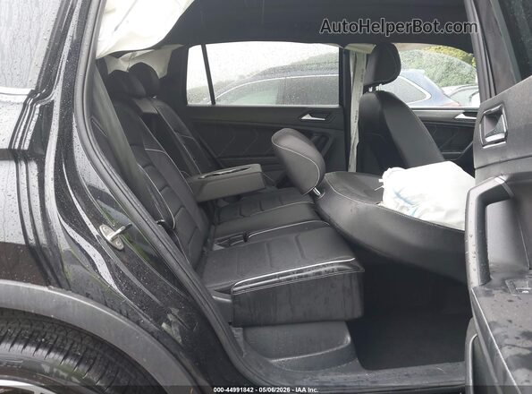 3VV4B7AX1NM119567 2022 VOLKSWAGEN TIGUAN Black Widok naklejki z numerem VIN