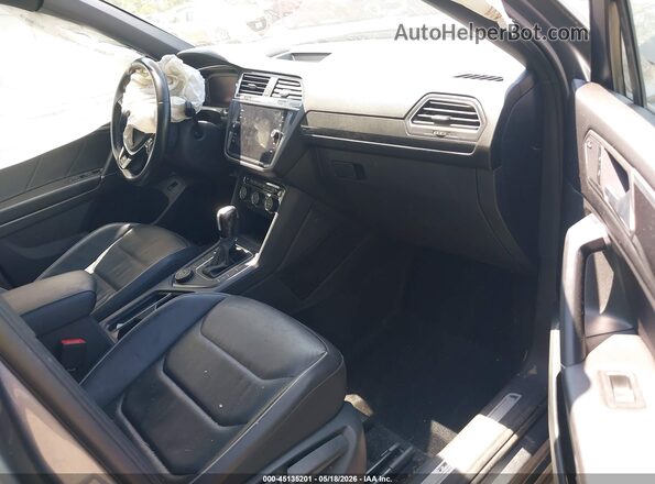 3VV4B7AX3LM108261 2020 VOLKSWAGEN TIGUAN Серый Вид салона спереди