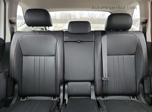 3VV5B7AX2RM230557 2024 VOLKSWAGEN TIGUAN White Vista de los asientos traseros