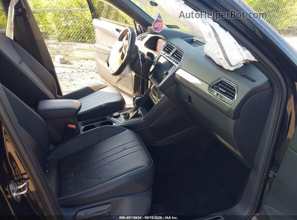 3VV8B7AX0NM047858 2022 VOLKSWAGEN TIGUAN Black Սալոնի դիմացի տեսք