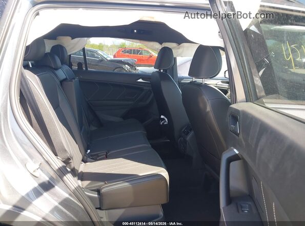 3VV8B7AX0RM208537 2024 VOLKSWAGEN TIGUAN Gray Vista de la etiqueta del VIN