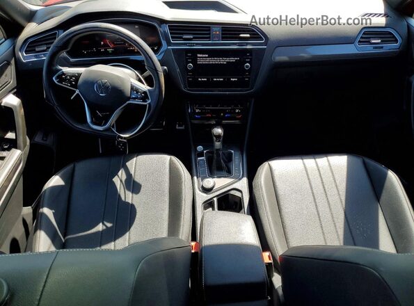 3VV8B7AX0RM228156 2024 VOLKSWAGEN TIGUAN Red Առջևի վահանակի տեսք