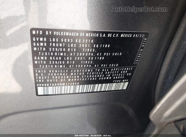 3VV8B7AX4NM112646 2022 VOLKSWAGEN TIGUAN Gray Widok komory silnika