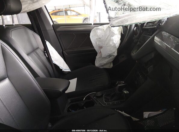 3VV8B7AX5RM128604 2024 VOLKSWAGEN TIGUAN Серый Вид салона спереди