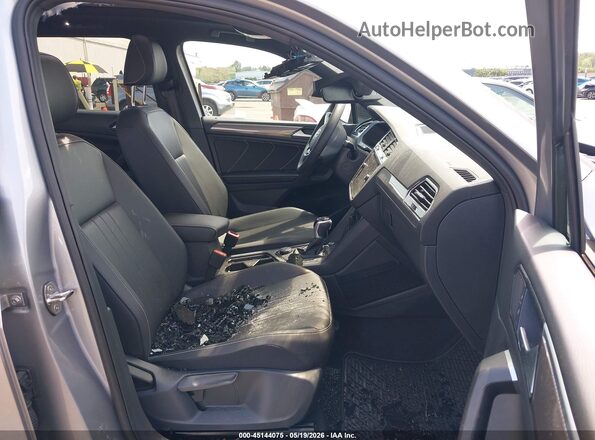 3VV8B7AX7RM189386 2024 VOLKSWAGEN TIGUAN Silver Widok wnętrza z przodu