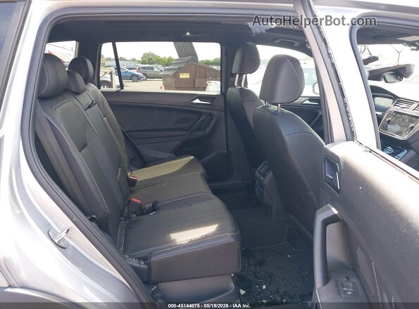 3VV8B7AX7RM189386 2024 VOLKSWAGEN TIGUAN Silver Widok naklejki z numerem VIN