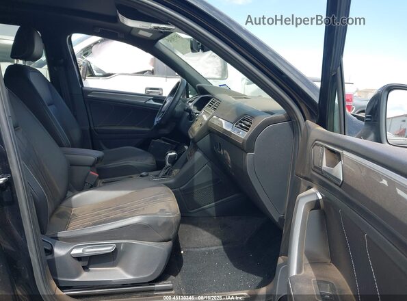 3VV8B7AX8PM138136 2023 VOLKSWAGEN TIGUAN Black წინა სალონის ხედი