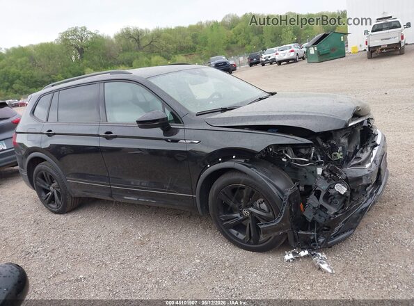 3VV8B7AX8RM110713 2024 VOLKSWAGEN TIGUAN Black Вид задньої частини салону