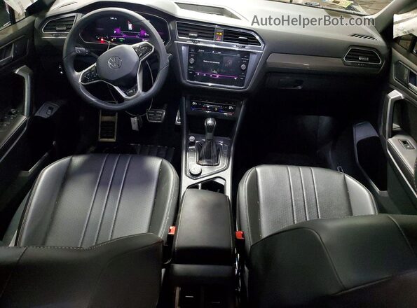 3VV8B7AX9RM110879 2024 VOLKSWAGEN TIGUAN Black 