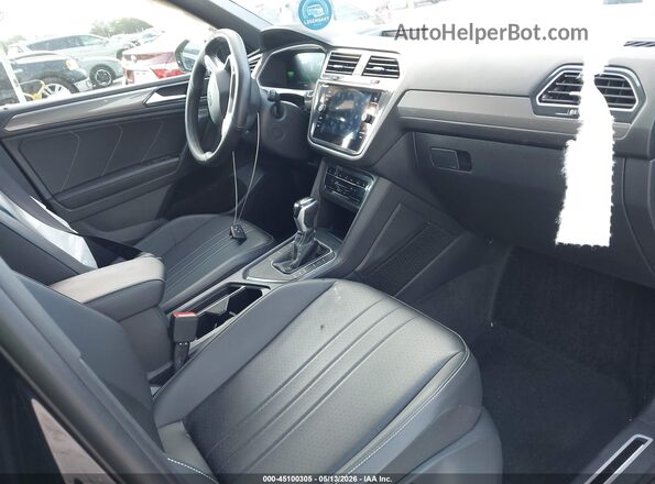 3VVCB7AX0PM107571 2023 VOLKSWAGEN TIGUAN Black Front interior view