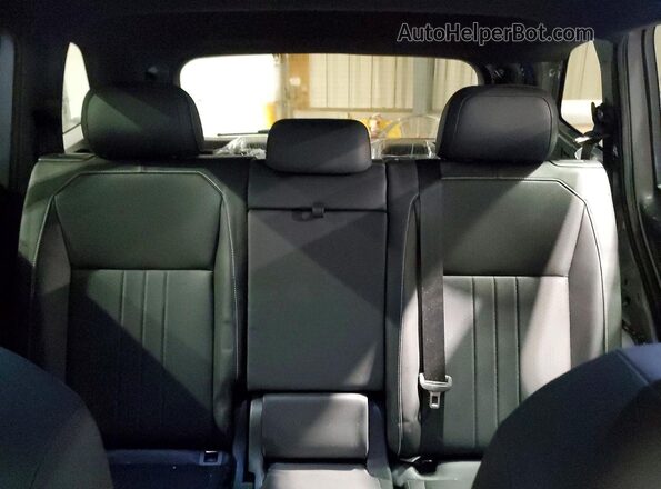 3VVCB7AX0PM117999 2023 VOLKSWAGEN TIGUAN Silver Вид задніх сидінь