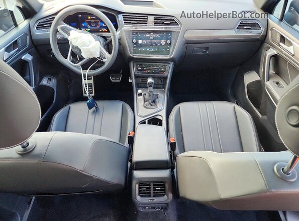 3VVCB7AX3PM038553 2023 VOLKSWAGEN TIGUAN Gray Vista del salpicadero