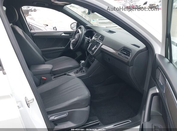 3VVCB7AX6PM098844 2023 VOLKSWAGEN TIGUAN White Front interior view