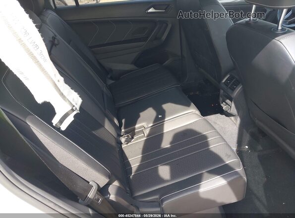 3VVCB7AX8NM027562 2022 VOLKSWAGEN TIGUAN White VIN կոդի պիտակի տեսք