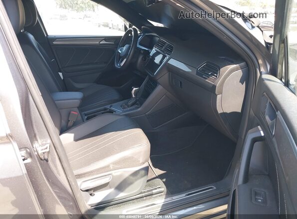3VVCB7AX9PM066504 2023 VOLKSWAGEN TIGUAN Gray Front interior view