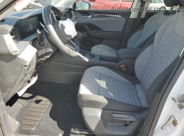 3VVCR7RM5SM032154 2025 VOLKSWAGEN TIGUAN White Front interior view