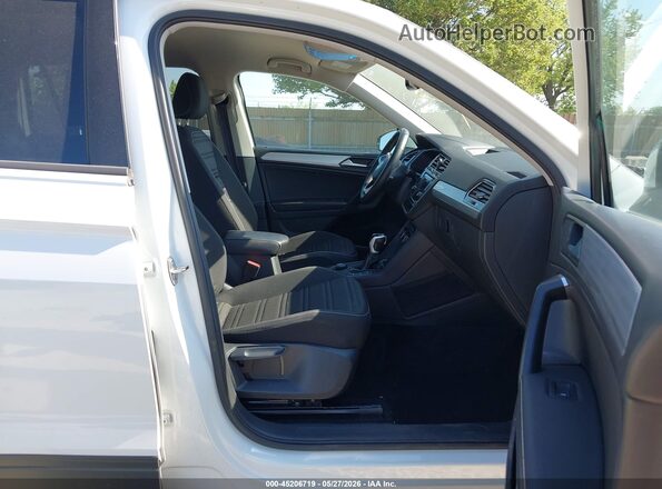 3VVFB7AX1RM010282 2024 VOLKSWAGEN TIGUAN White წინა სალონის ხედი