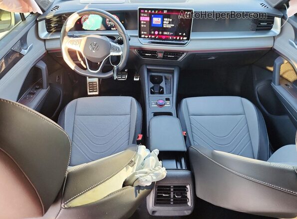 3VVGR7RMXSM012256 2025 VOLKSWAGEN TIGUAN Gray Widok deski rozdzielczej