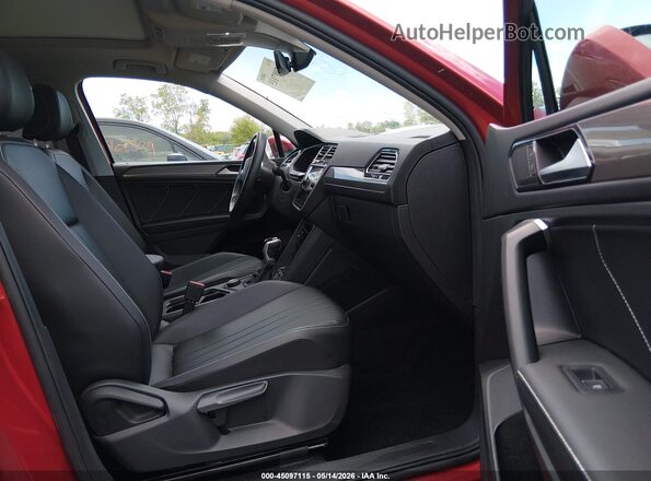 3VVMB7AX4PM128055 2023 VOLKSWAGEN TIGUAN Red Вид салону спереду