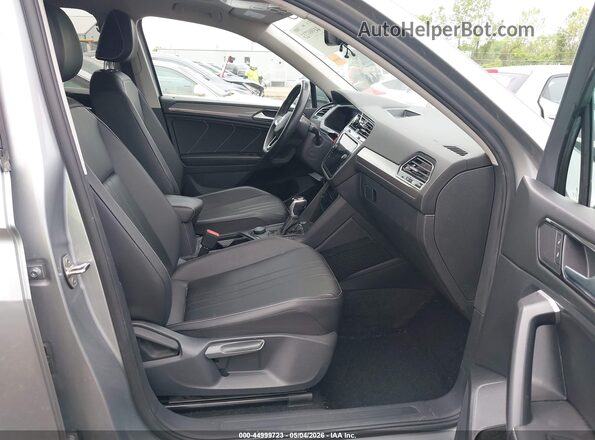 3VVMB7AX5PM106484 2023 VOLKSWAGEN TIGUAN Silver Widok wnętrza z przodu