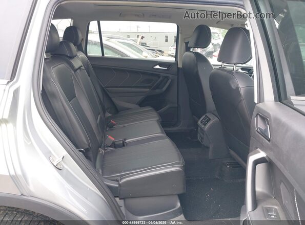 3VVMB7AX5PM106484 2023 VOLKSWAGEN TIGUAN Silver Widok naklejki z numerem VIN