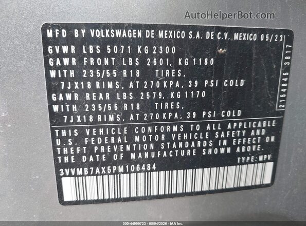 3VVMB7AX5PM106484 2023 VOLKSWAGEN TIGUAN Silver Widok komory silnika