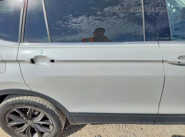 3VVNB7AX9PM028991 2023 VOLKSWAGEN TIGUAN White Rear interior view