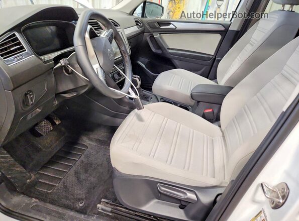 3VVRB7AX2RM132842 2024 VOLKSWAGEN TIGUAN White Widok wnętrza z przodu