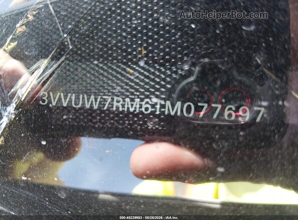 3VVUW7RM6TM077697 2026 VOLKSWAGEN TIGUAN White Widok komory silnika