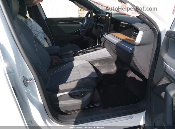 3VVUW7RM6TM077697 2026 VOLKSWAGEN TIGUAN White Widok wnętrza z przodu