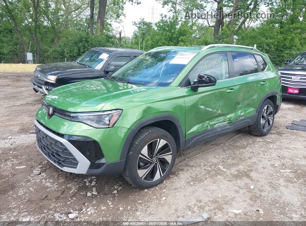 3VVVC7B20SM034543 2025 VOLKSWAGEN TAOS Green Առջևի ձախ երեք քառորդ տեսարան