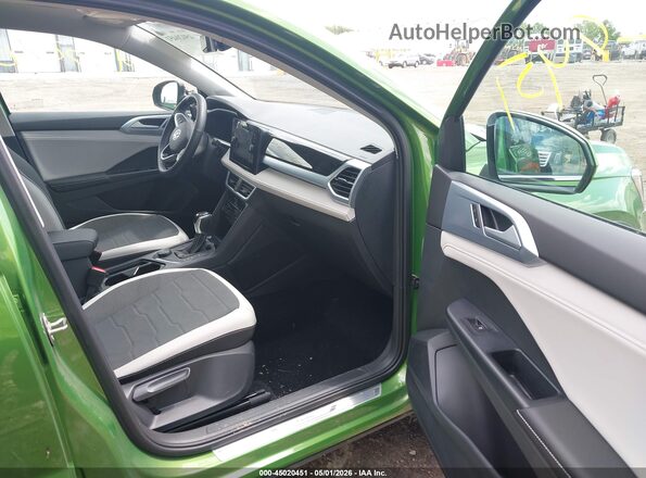 3VVVC7B20SM034543 2025 VOLKSWAGEN TAOS Green Սալոնի դիմացի տեսք