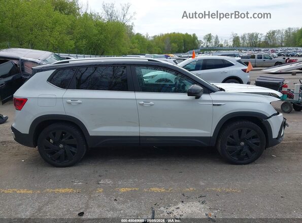 3VVVX7B27RM041732 2024 VOLKSWAGEN TAOS Белый Вид задней части салона