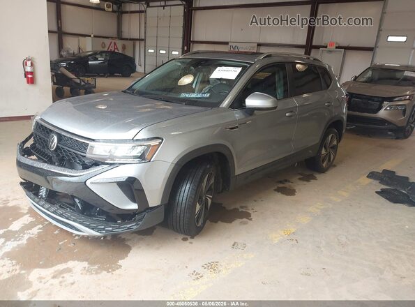3VVVX7B27RM090977 2024 VOLKSWAGEN TAOS Серебряный Передняя левая четверть