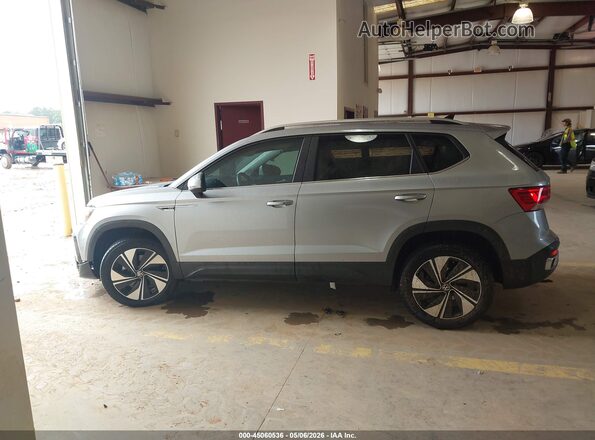 3VVVX7B27RM090977 2024 VOLKSWAGEN TAOS Серебряный Панорамный вид салона 360°