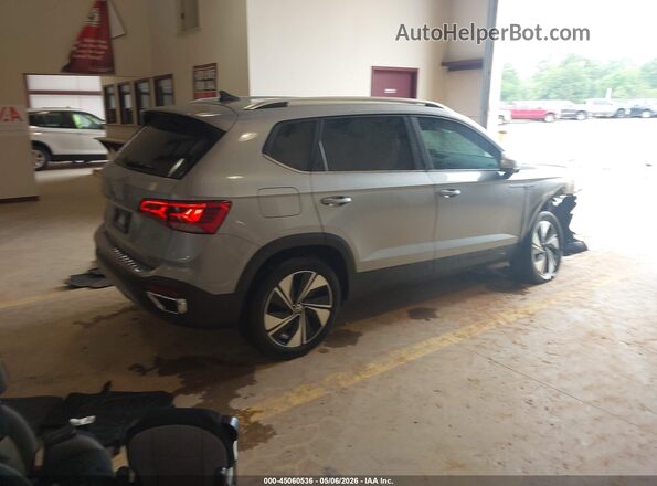 3VVVX7B27RM090977 2024 VOLKSWAGEN TAOS Серебряный Задняя правая четверть